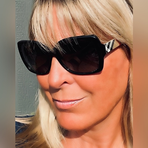 Burberry sunglasses - Picture 5 of 6